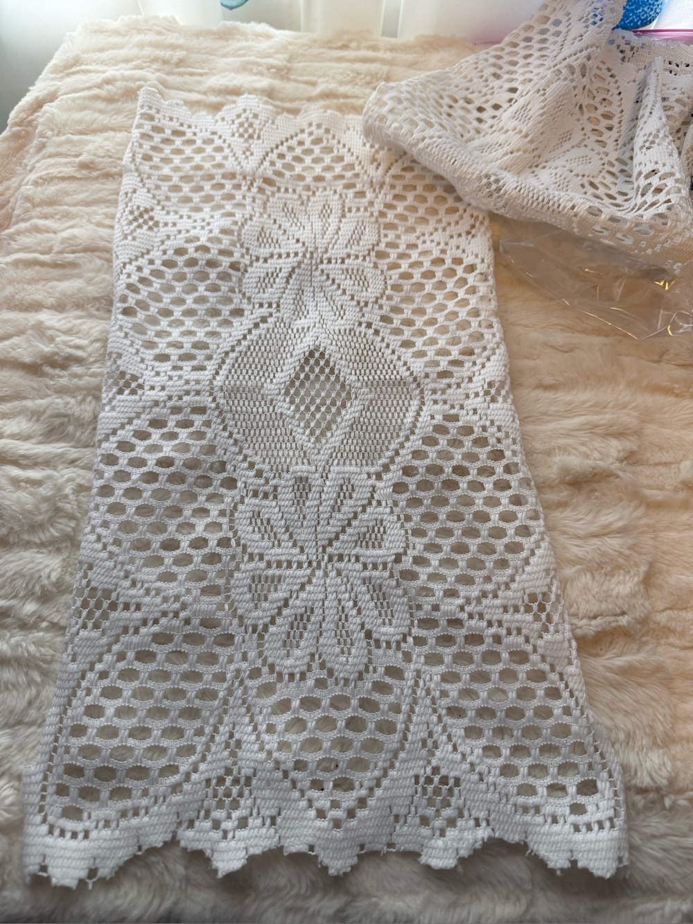 Pair White Lace Rectangular Doilies 10” x 17” Floral Scalloped